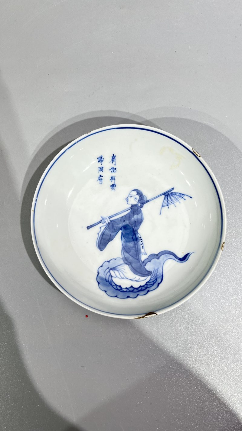 清 粉彩松鼠葡萄纹盖盏、明 青花人物诗文盘（一组） - 图2