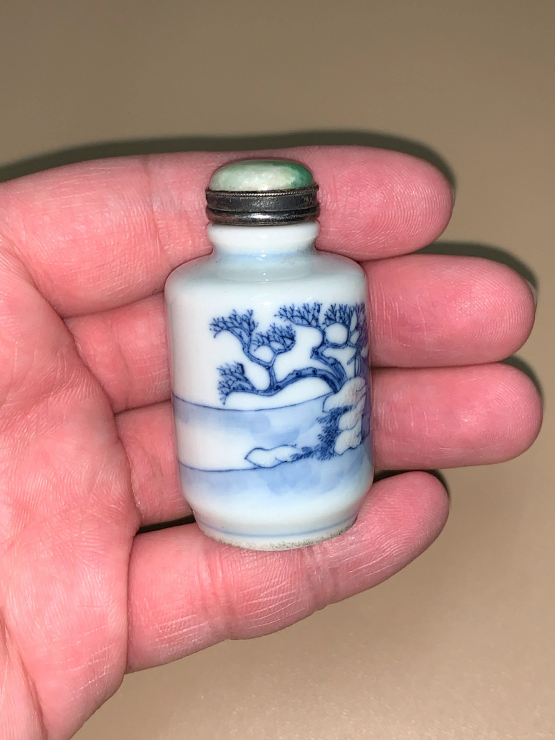 清中期 青花釉里红铁莲花故事鼻烟壶 - 图5
