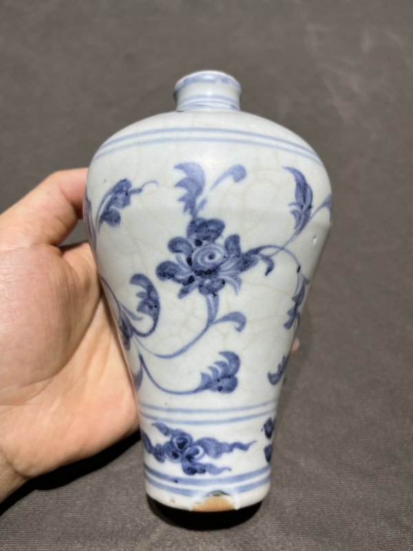 明洪武 青花缠枝牡丹纹梅瓶 - 图2