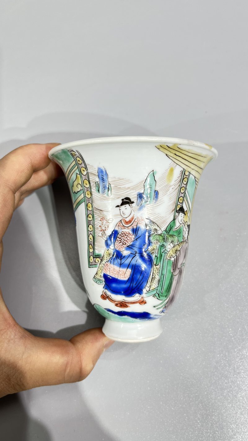 清康熙 五彩西厢记人物仰钟杯 - 图3