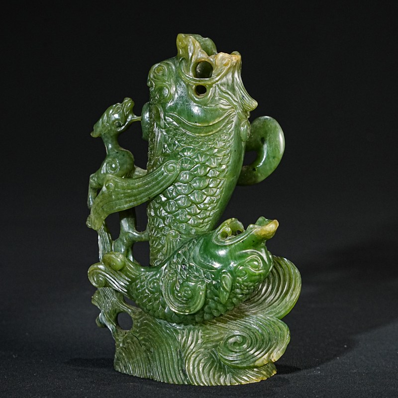 清 碧玉鱼化龙摆件