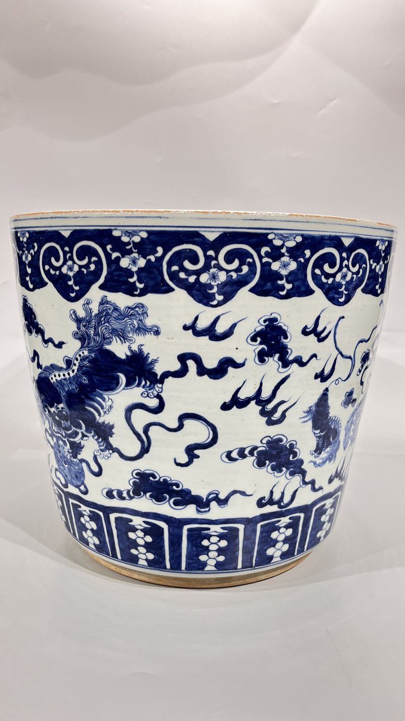 清 青花狮纹大花盆 - 图5