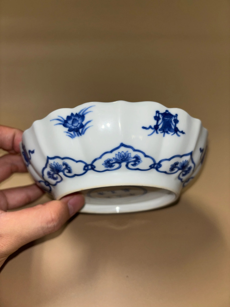 清雍正 青花八吉祥纹花口盘 - 图4