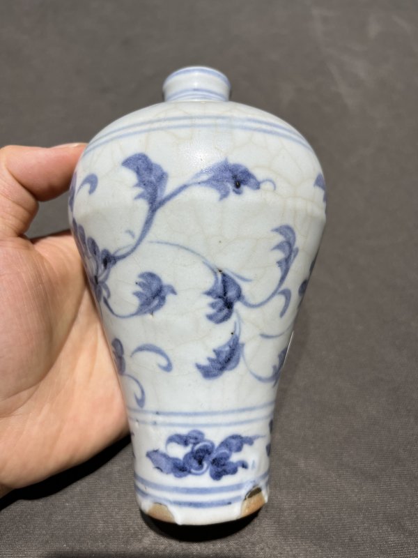 明洪武 青花缠枝牡丹纹梅瓶 - 图4