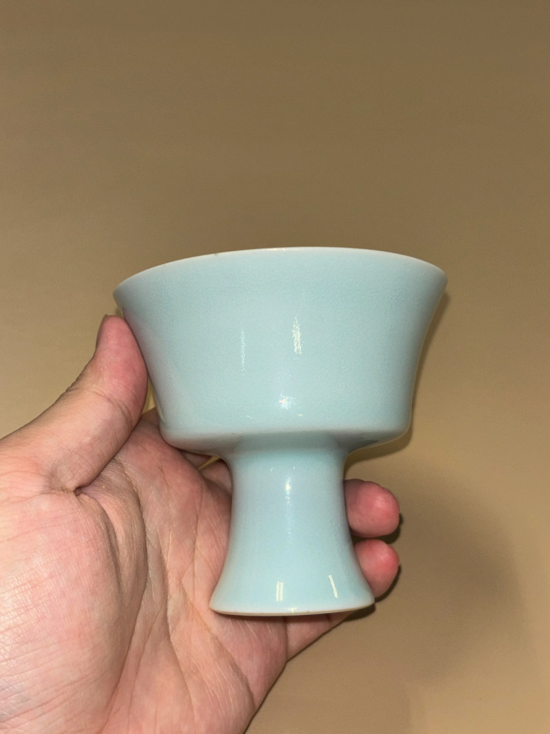 清雍正 粉青釉模印凤穿花纹高足杯 - 图2
