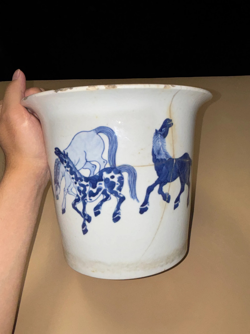 清 青花骏马图花盆、德化白釉兽耳炉 - 图9