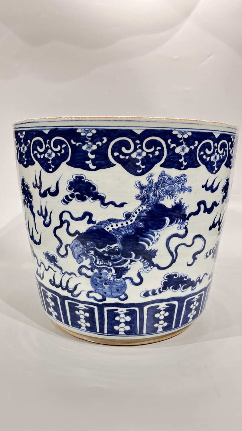 清 青花狮纹大花盆 - 图6