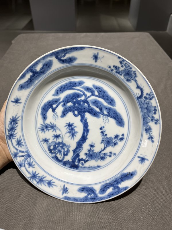 清康熙 青花松竹梅纹盘、青花人物纹盘（一组） - 图2