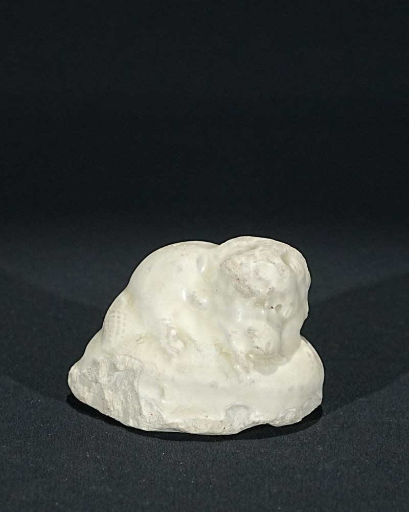 明 白瓷瓷塑瑞兽