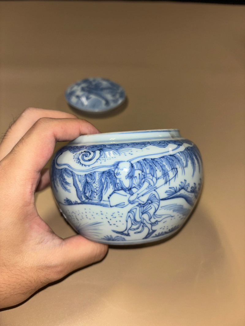 明万历 青花铁线描高士图围棋罐 - 图2