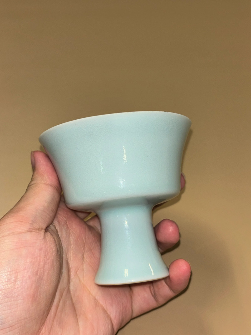 清雍正 粉青釉模印凤穿花纹高足杯 - 图3
