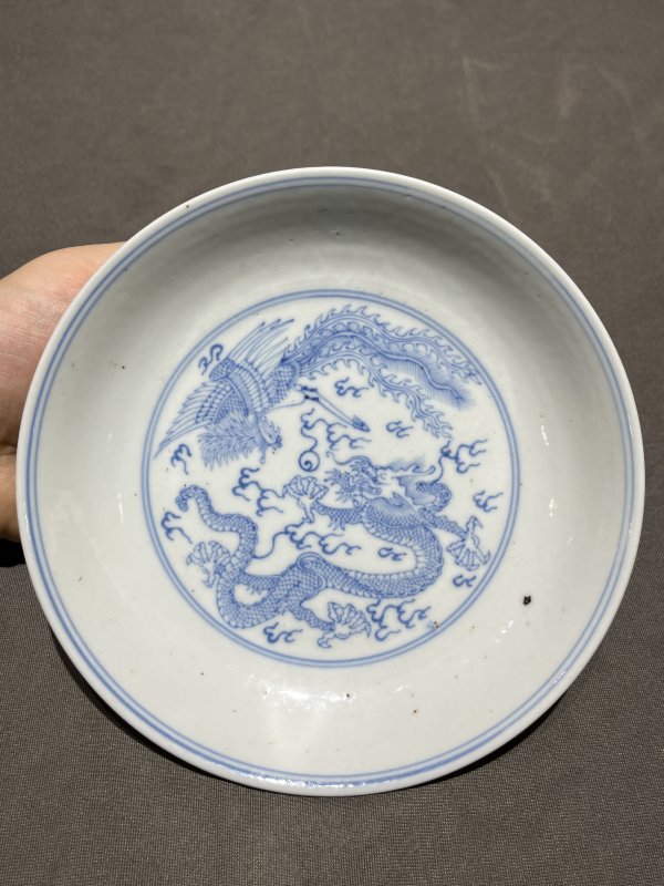 " 大清雍正年制 " 款青花淡描海水龙凤纹盘 - 图2