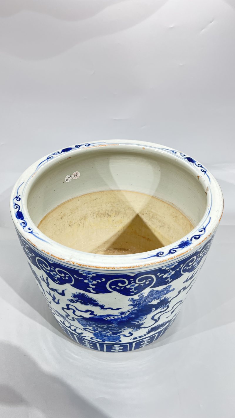 清 青花狮纹大花盆 - 图7