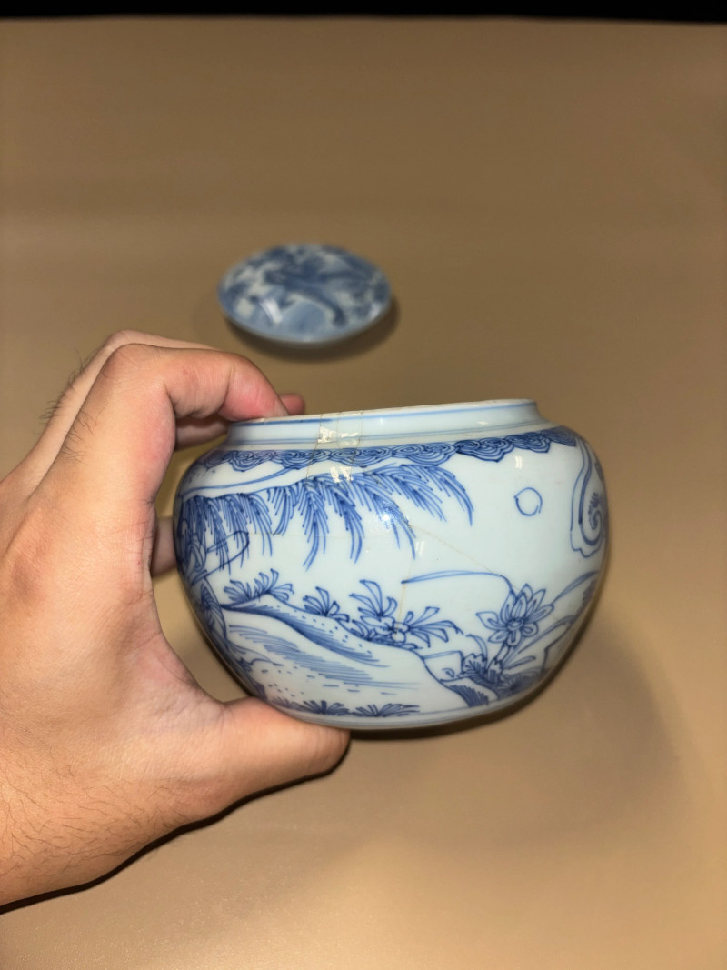 明万历 青花铁线描高士图围棋罐 - 图3
