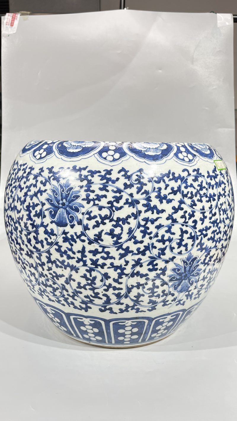 清道光 青花缠枝花卉纹卷口缸 - 图2
