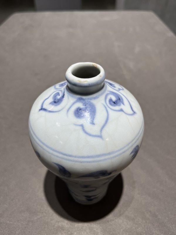 明洪武 青花缠枝牡丹纹梅瓶 - 图6