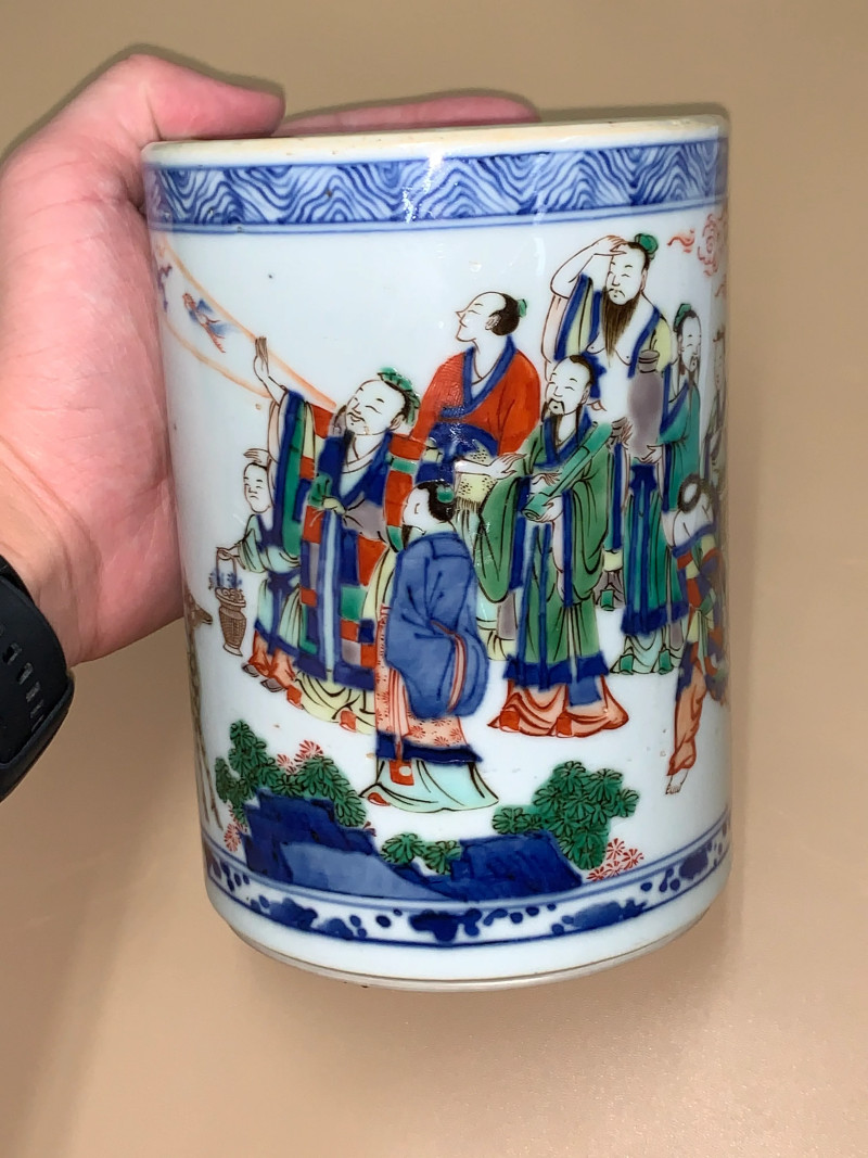 明崇祯 五彩群仙祝寿图笔筒 - 图2