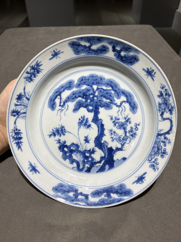 清康熙 青花松竹梅纹盘、青花人物纹盘（一组） - 图4