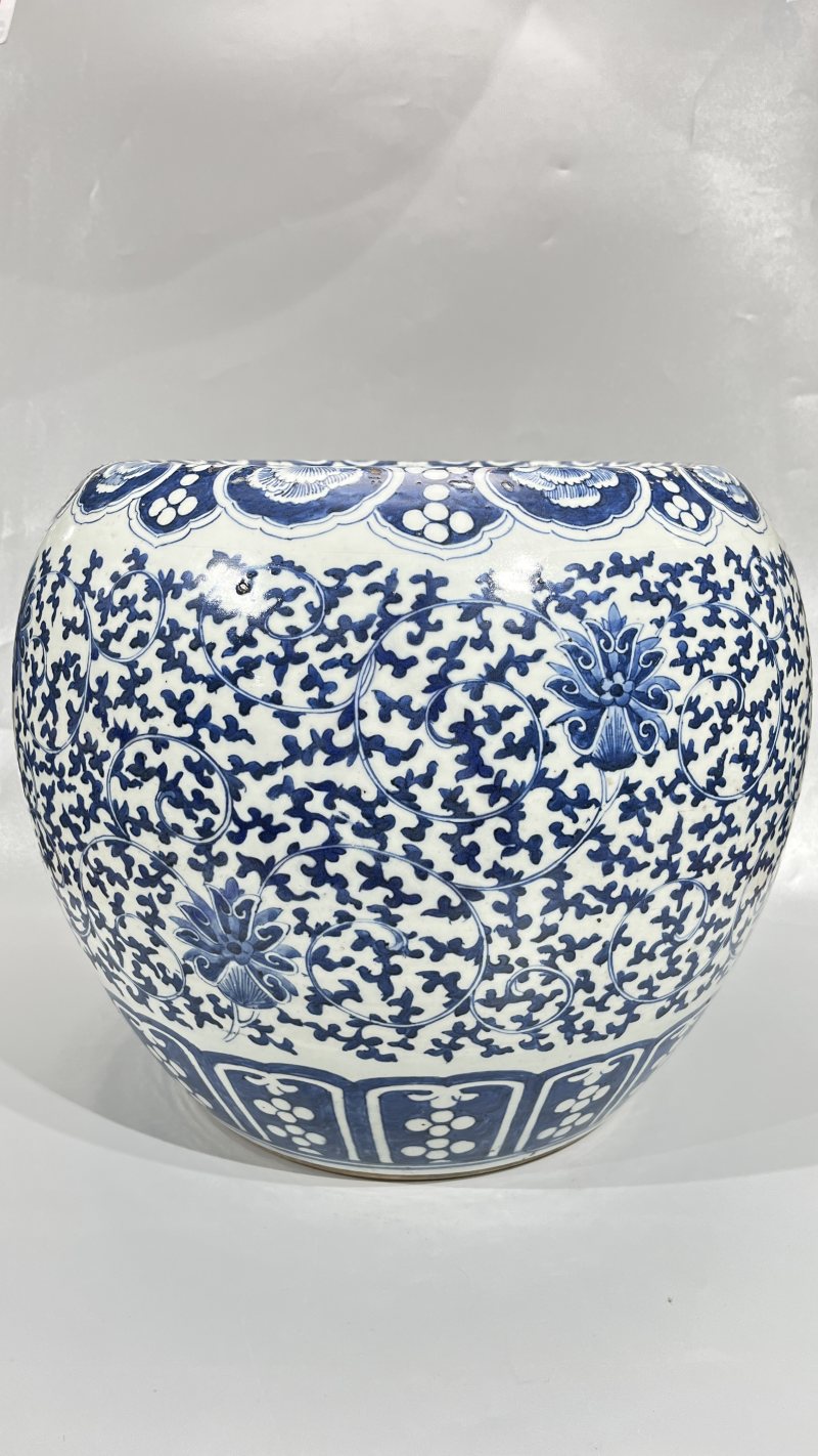清道光 青花缠枝花卉纹卷口缸 - 图3