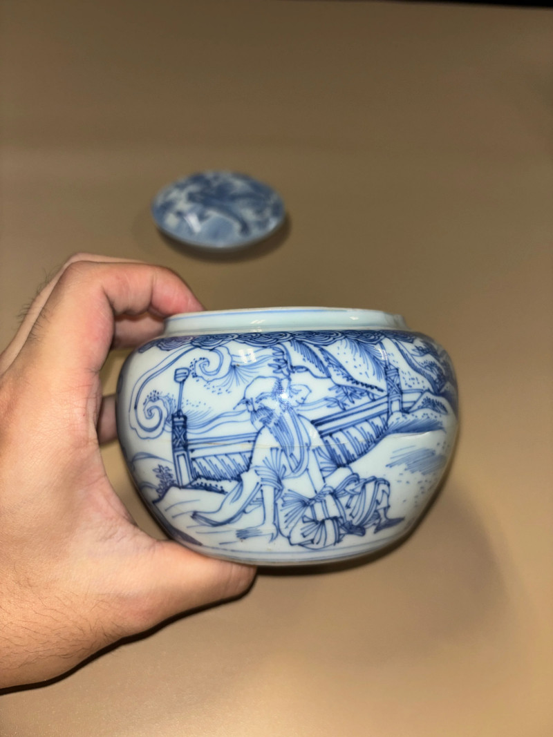 明万历 青花铁线描高士图围棋罐 - 图4
