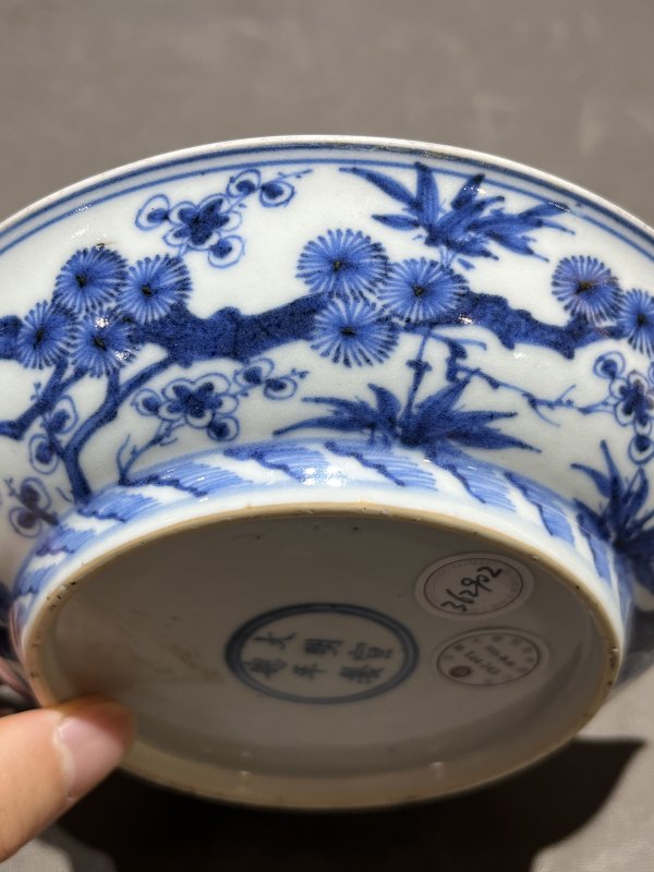 "大明宣德年制"款青花岁寒三友纹盘 - 图5