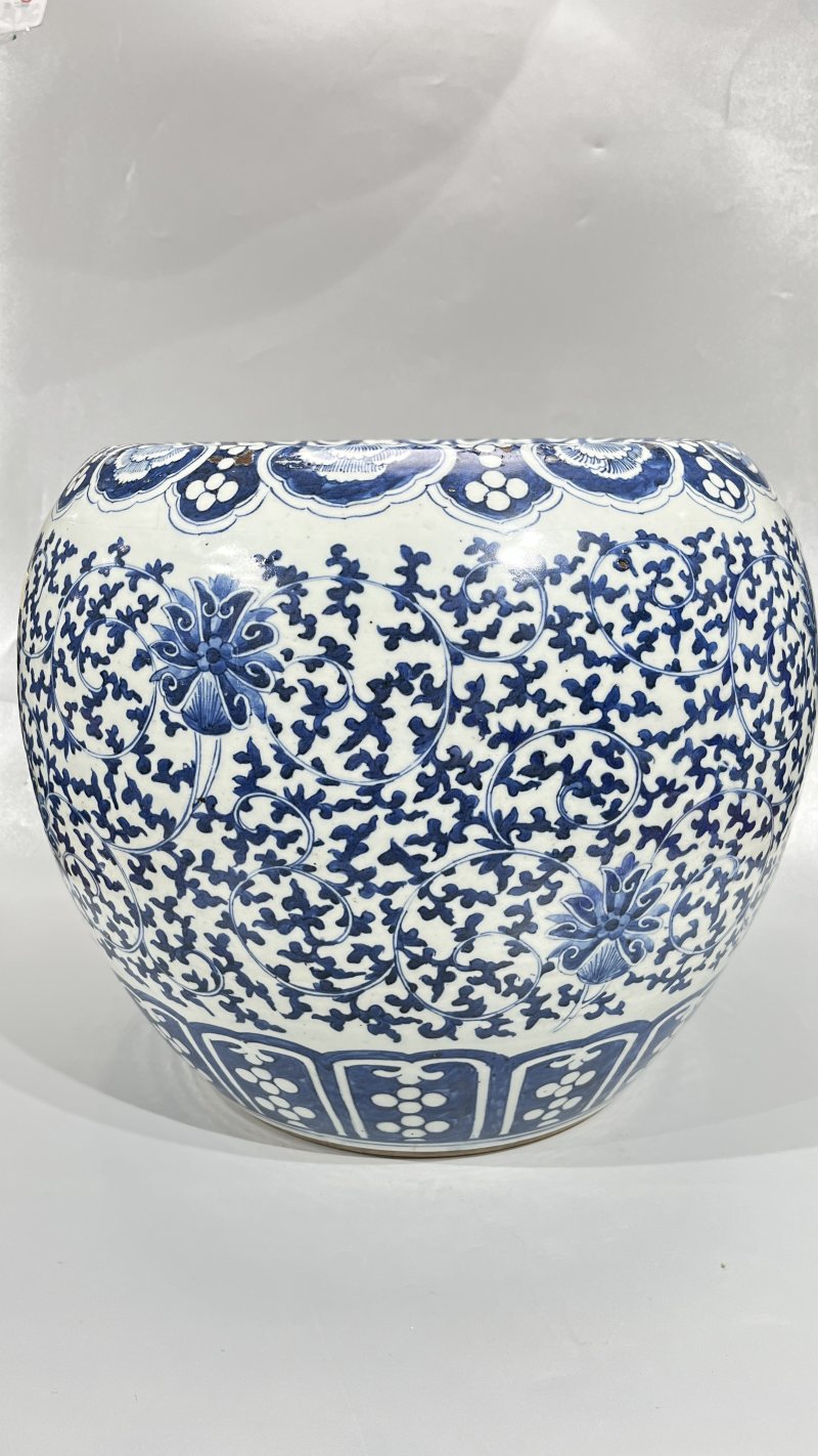清道光 青花缠枝花卉纹卷口缸 - 图4