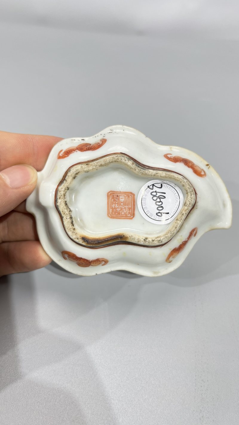 清 粉彩人物叶形笔掭（一组） - 图4