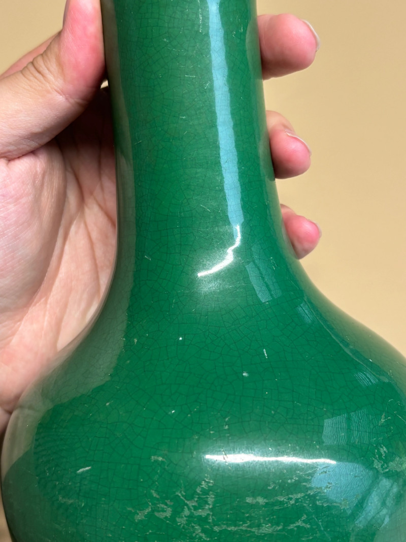 清康熙 绿哥釉天球瓶 - 图6