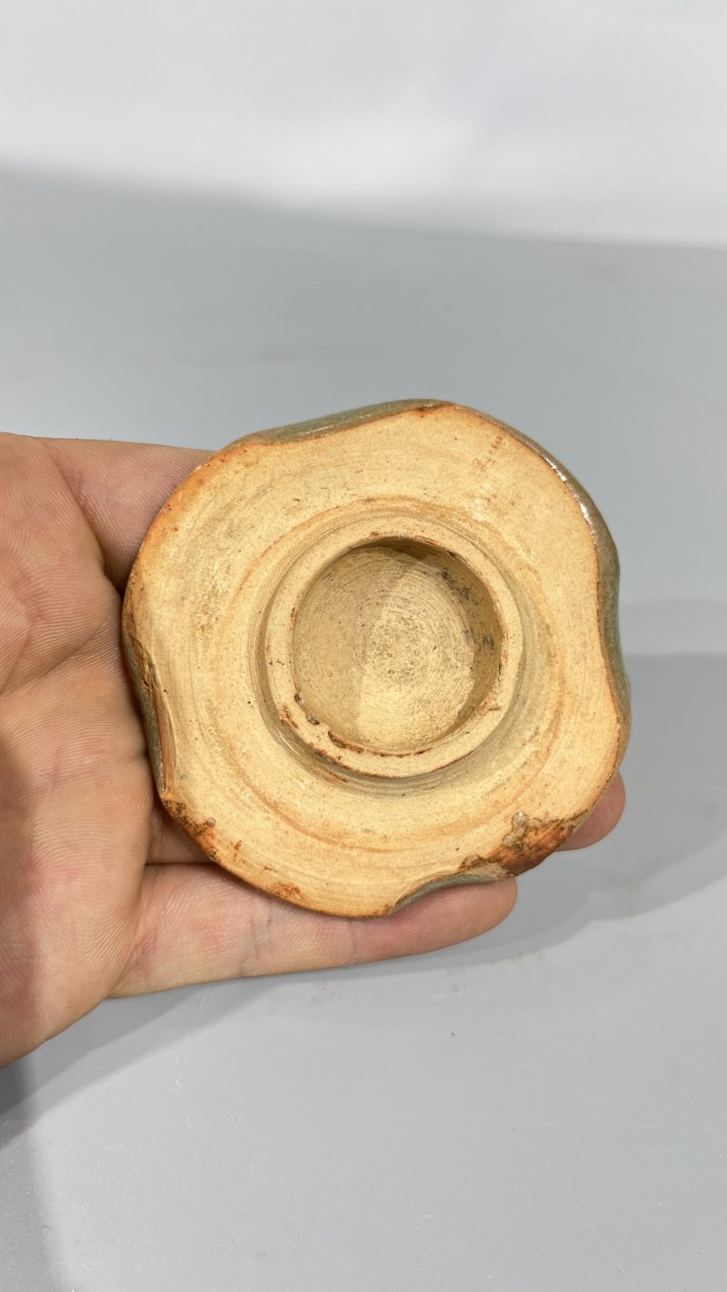 明 龙泉飞青荷叶盖罐 - 图9