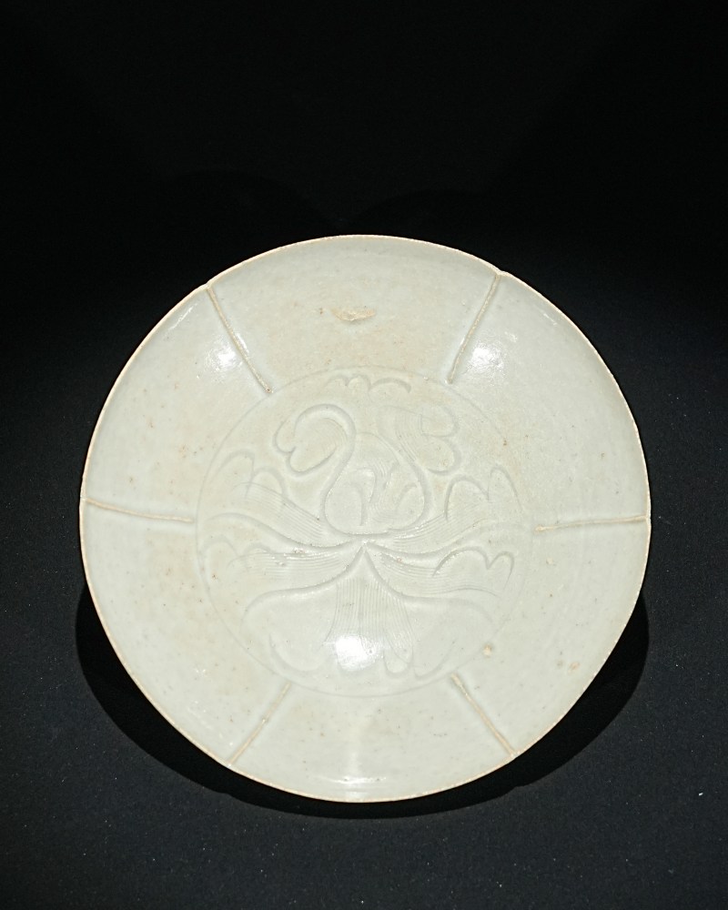 明 湖田出筋刻花花口碗