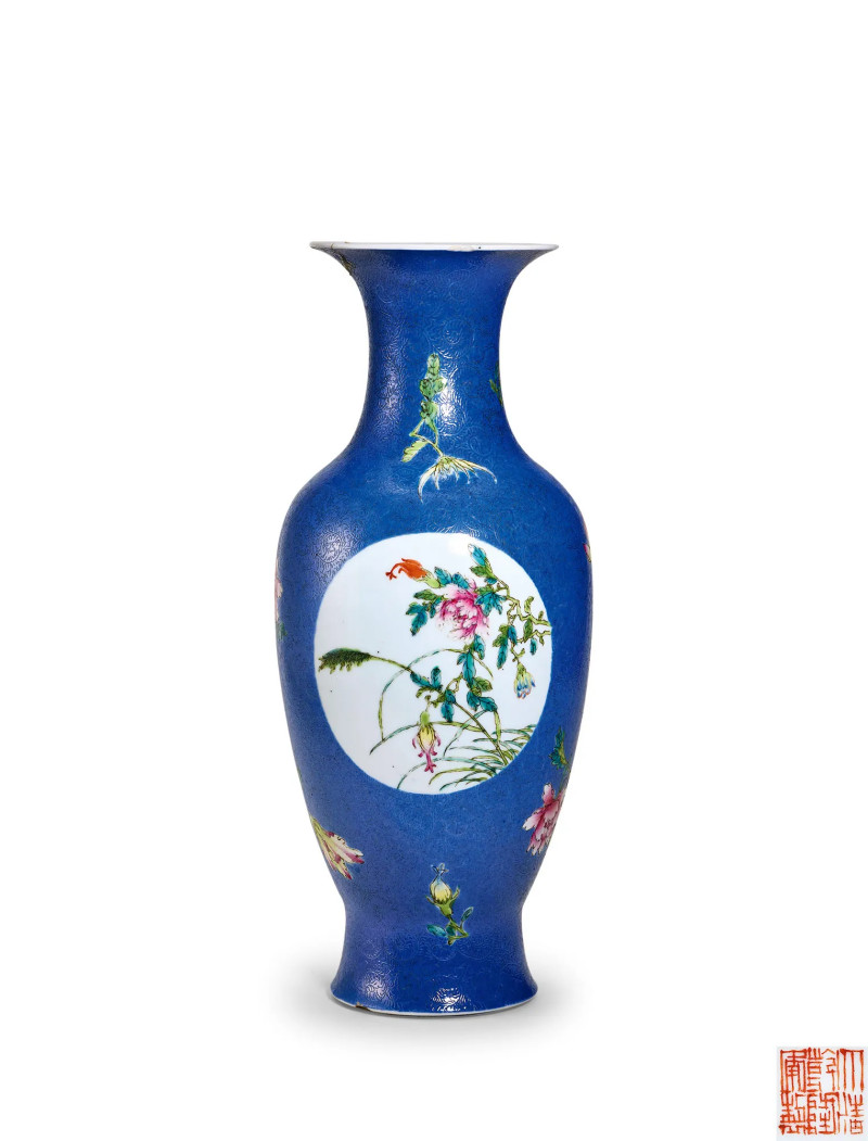 民国 蓝地轧道花卉观音瓶