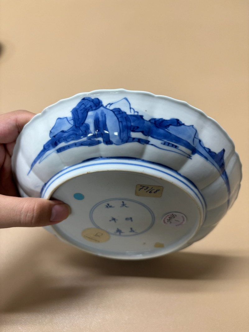 清康熙 青花西厢记佛殿奇逢菱口盘 - 图6