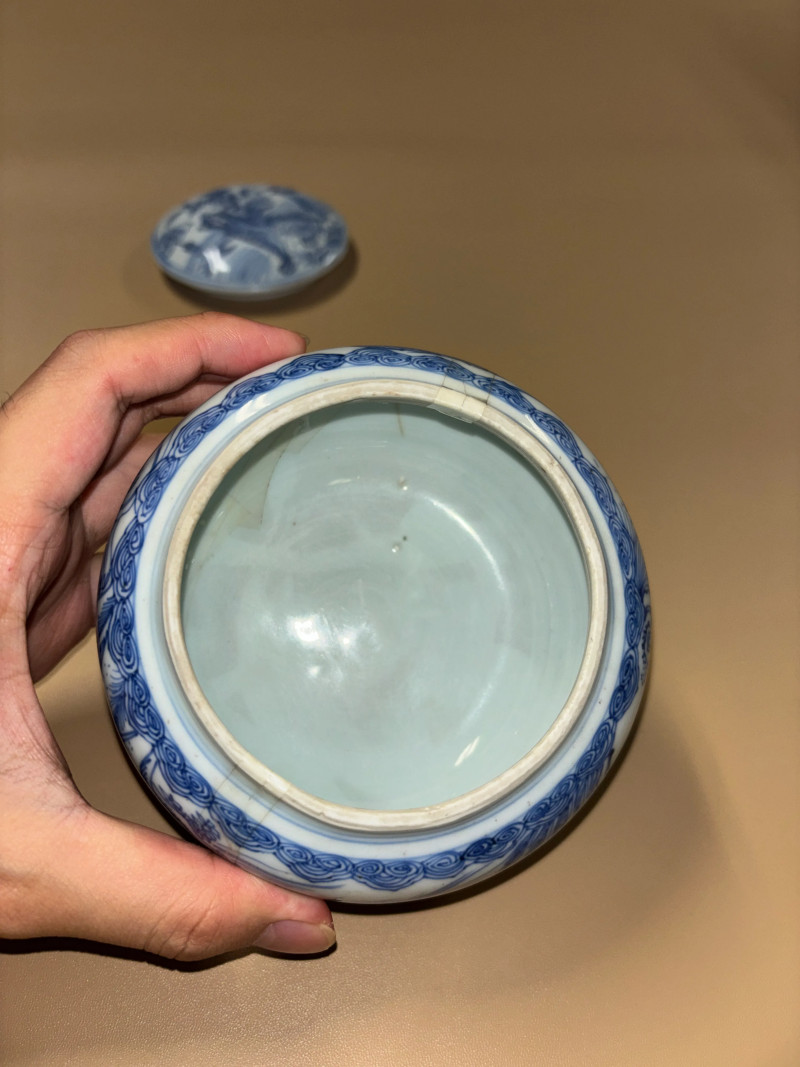 明万历 青花铁线描高士图围棋罐 - 图6