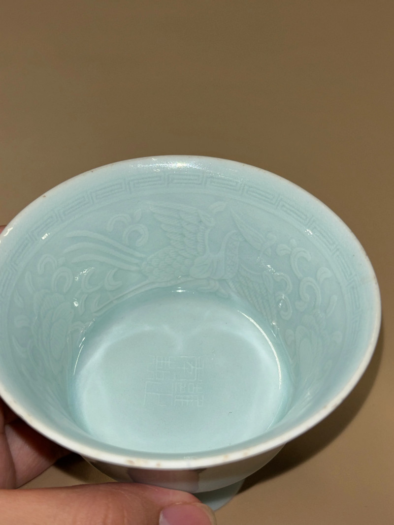 清雍正 粉青釉模印凤穿花纹高足杯 - 图7