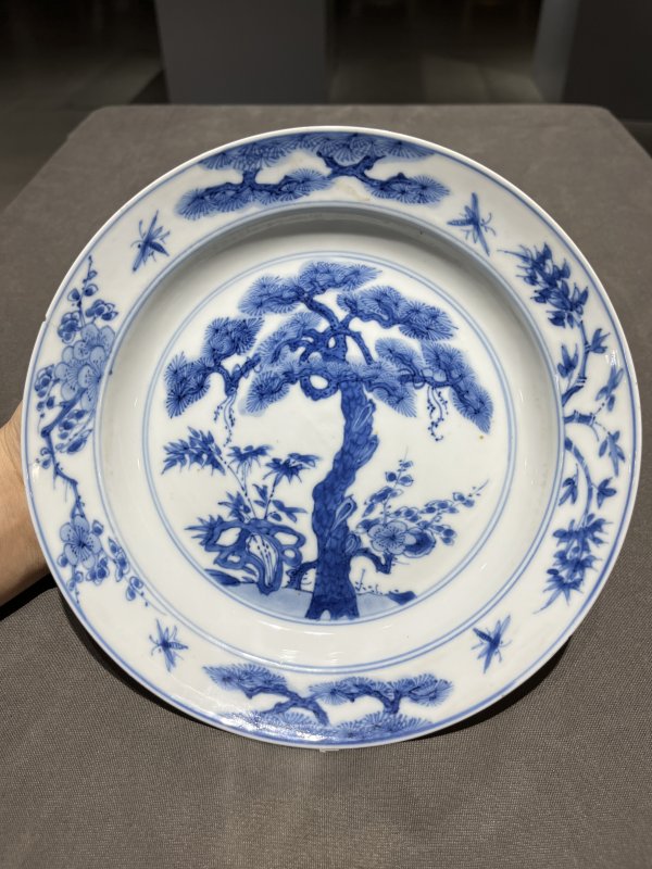 清康熙 青花松竹梅纹盘、青花人物纹盘（一组） - 图6