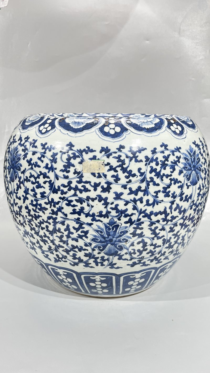 清道光 青花缠枝花卉纹卷口缸 - 图5