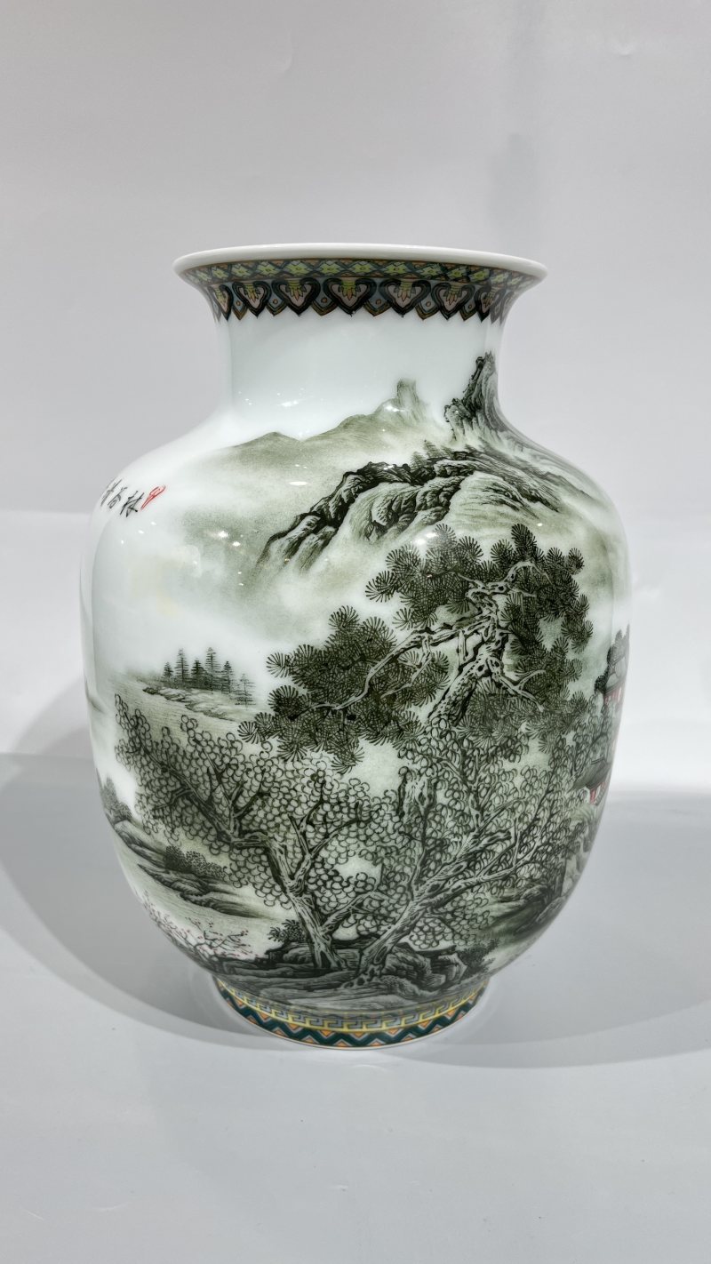 五六七 新粉彩山水人物灯笼瓶 - 图3