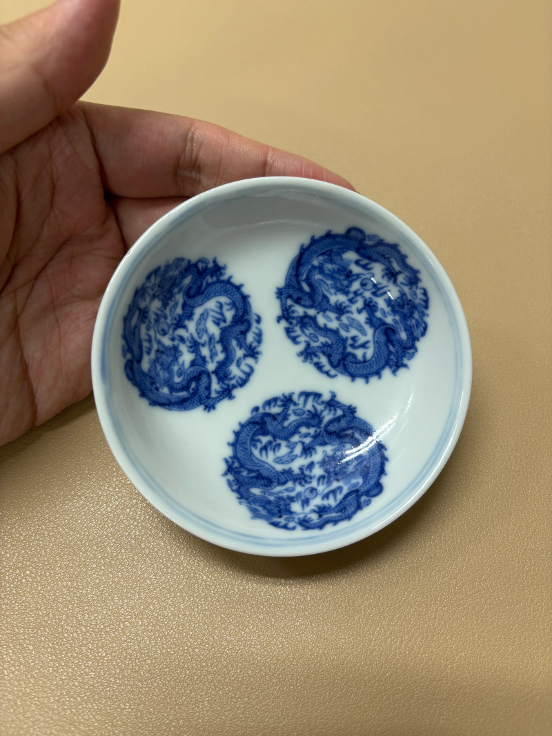 清宣统 青花团龙纹碟一对 - 图2
