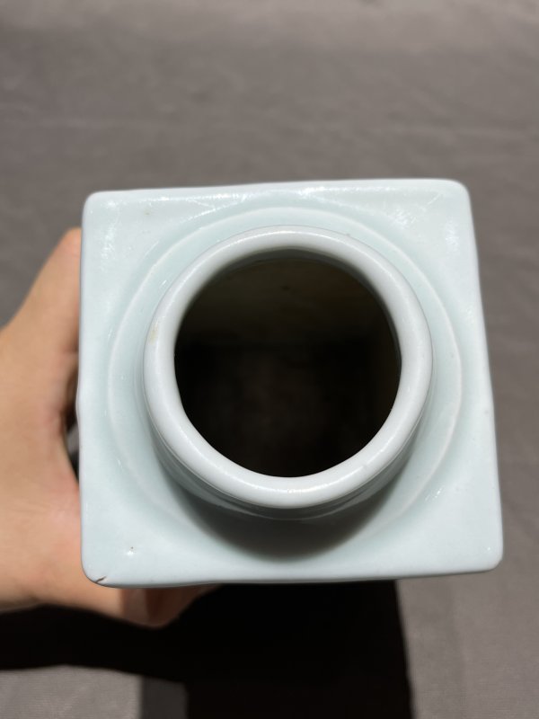 清乾隆 粉青釉琮式瓶 - 图5