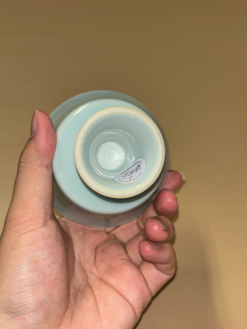 清雍正 粉青釉模印凤穿花纹高足杯 - 图8