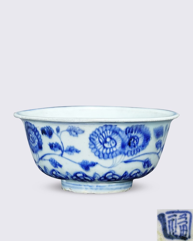 明早期 青花缠枝花卉纹碗
