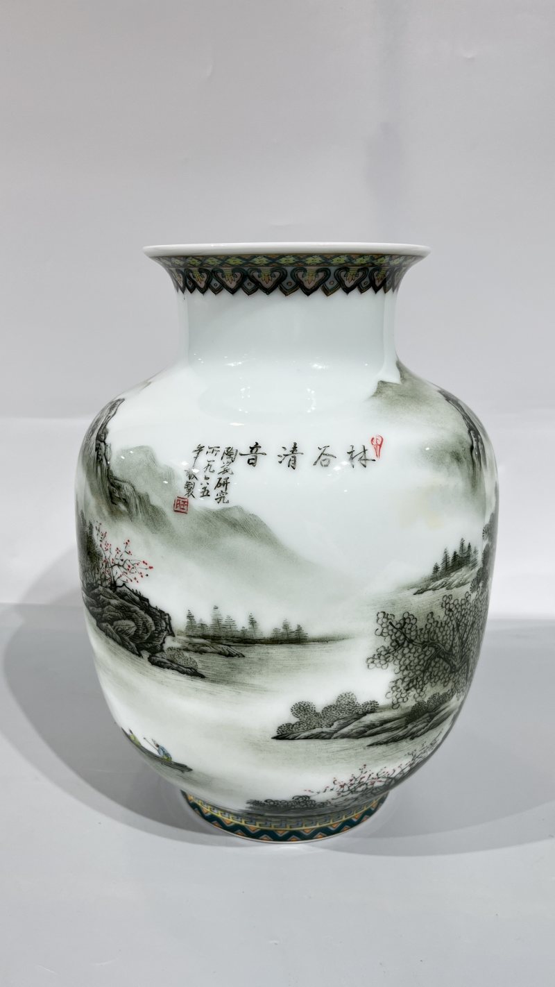 五六七 新粉彩山水人物灯笼瓶 - 图4