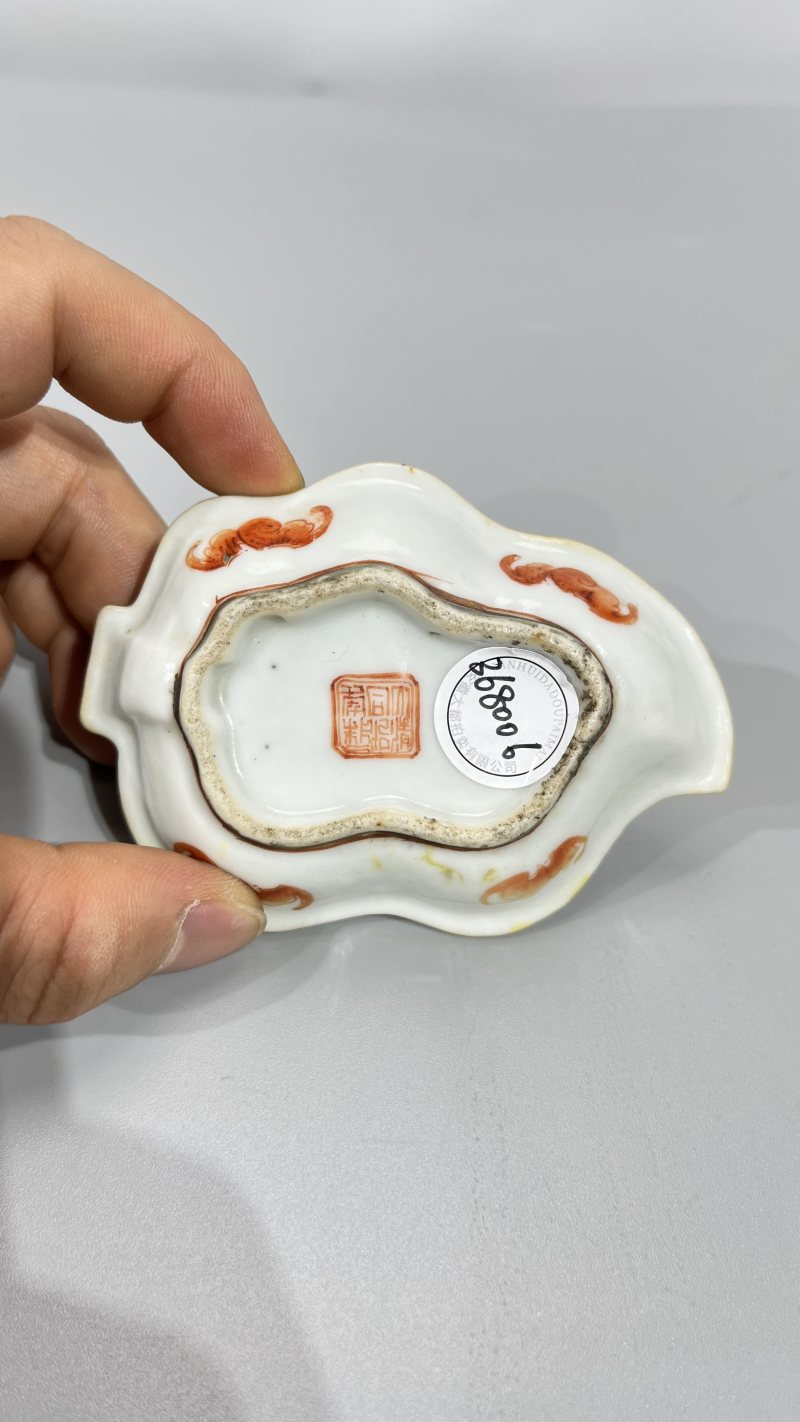 清 粉彩人物叶形笔掭（一组） - 图6