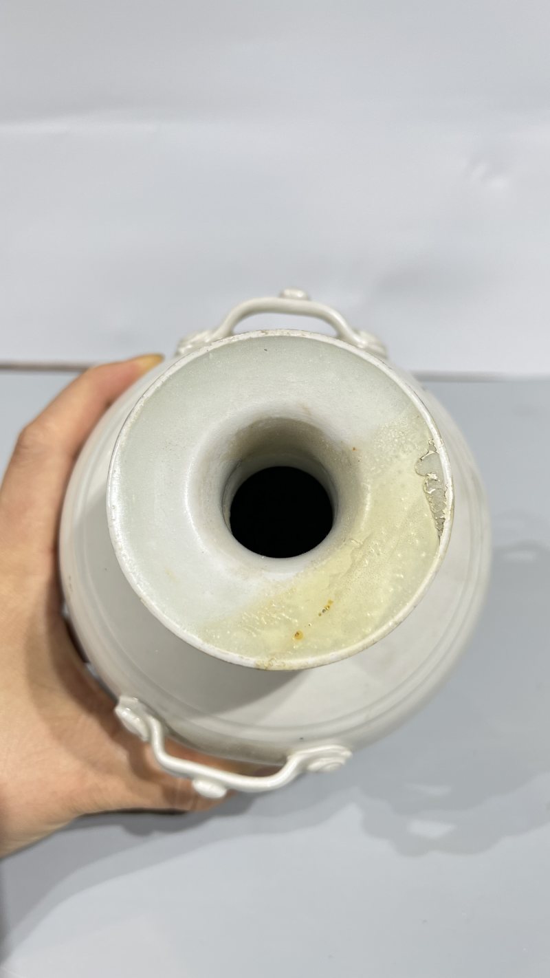 明 白釉穿带瓶 - 图6