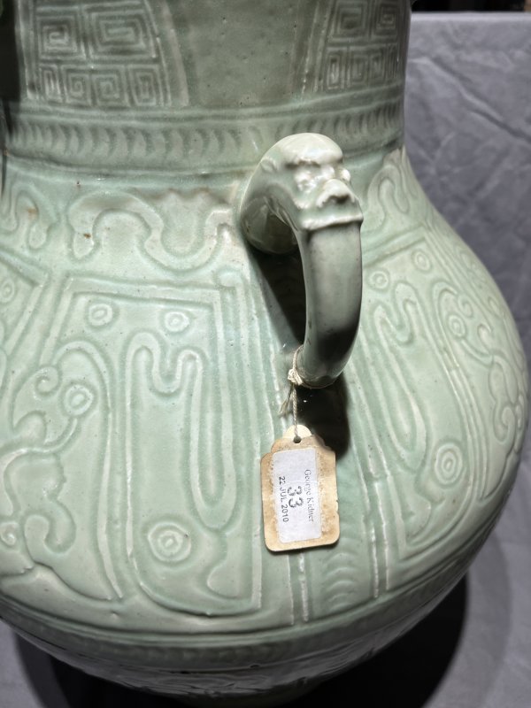 清 青釉夔龙纹四环双兽耳衔环尊 - 图5