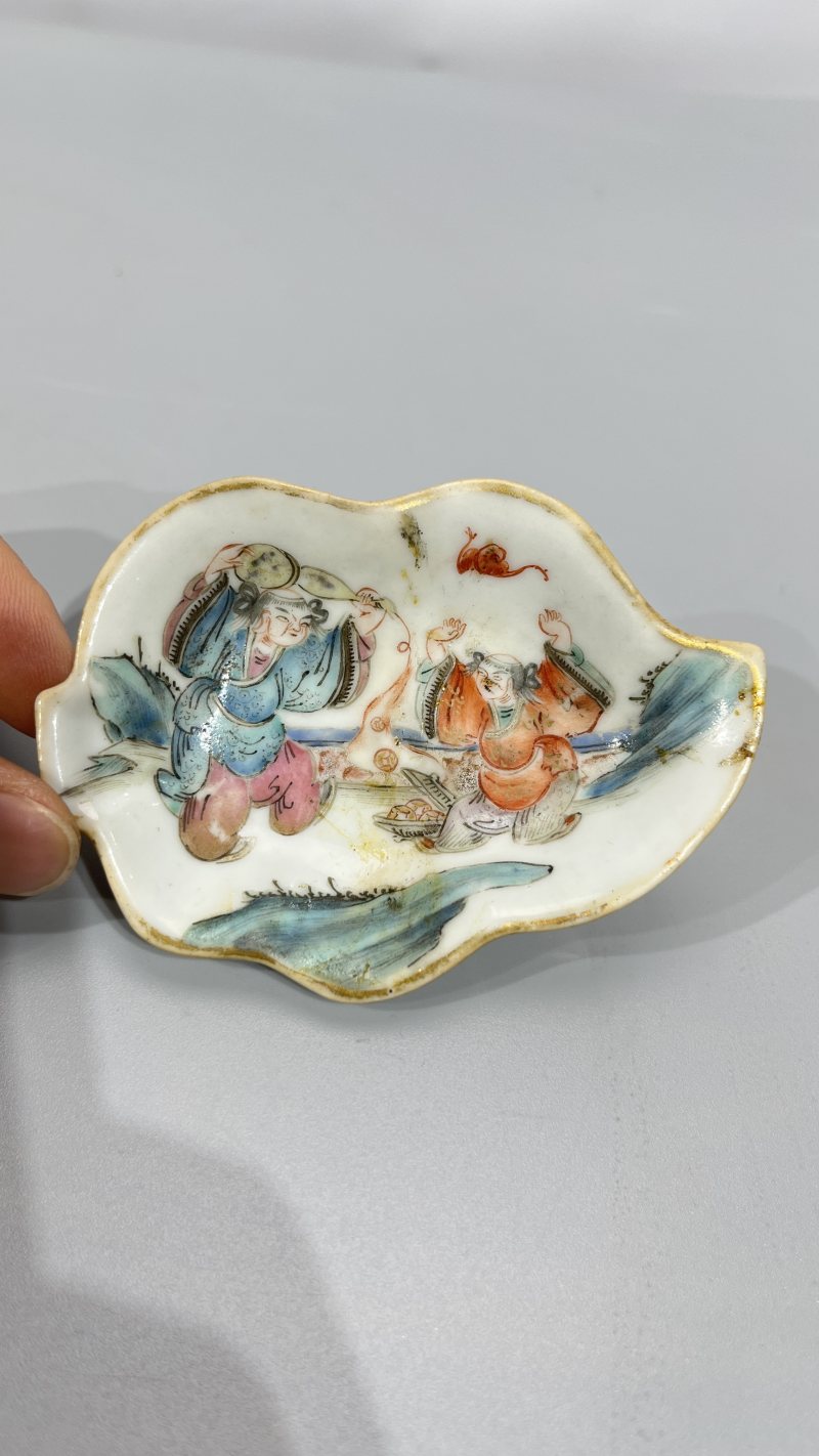 清 粉彩人物叶形笔掭（一组） - 图7