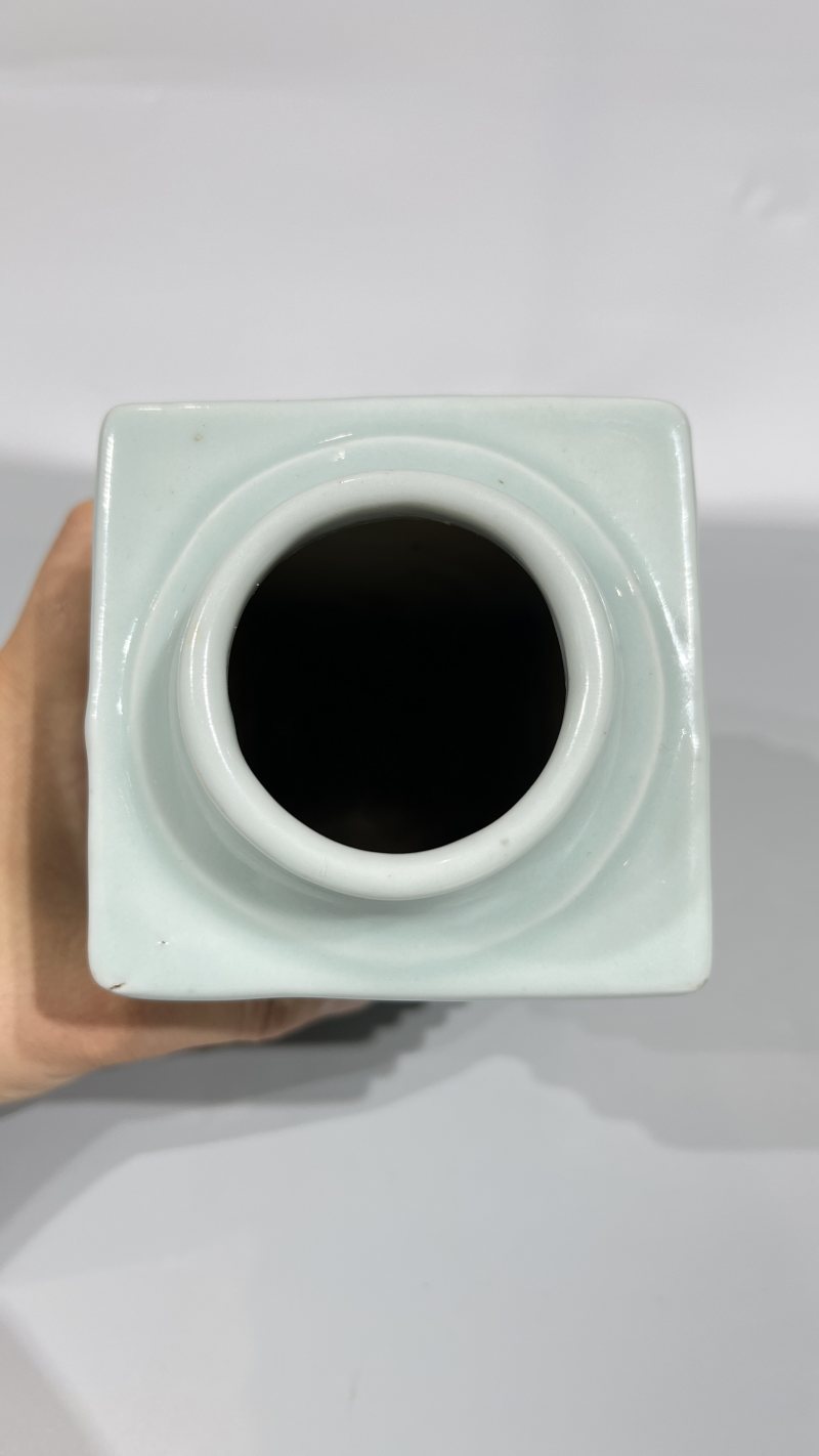清乾隆 粉青釉琮式瓶 - 图7