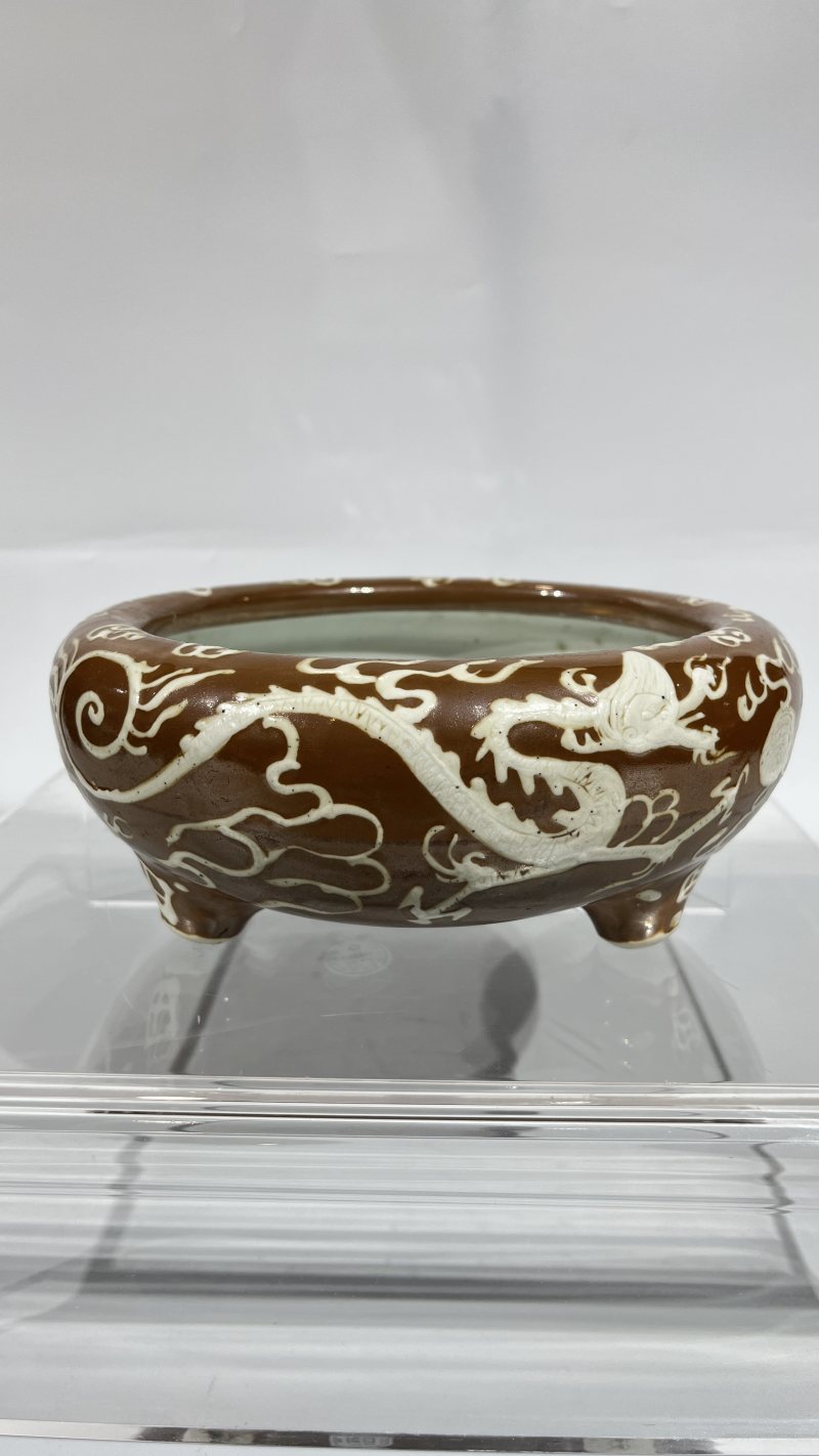 明 紫金釉双龙戏珠纹三足炉 - 图4