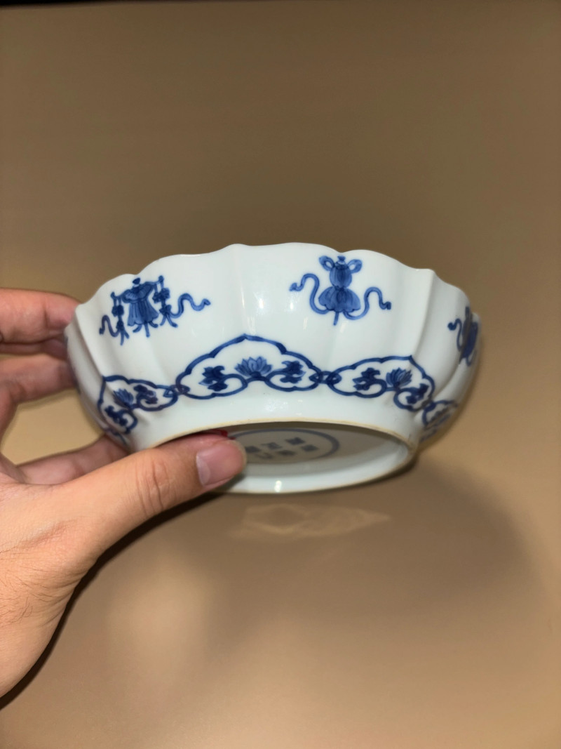 清雍正 青花八吉祥纹花口盘 - 图2