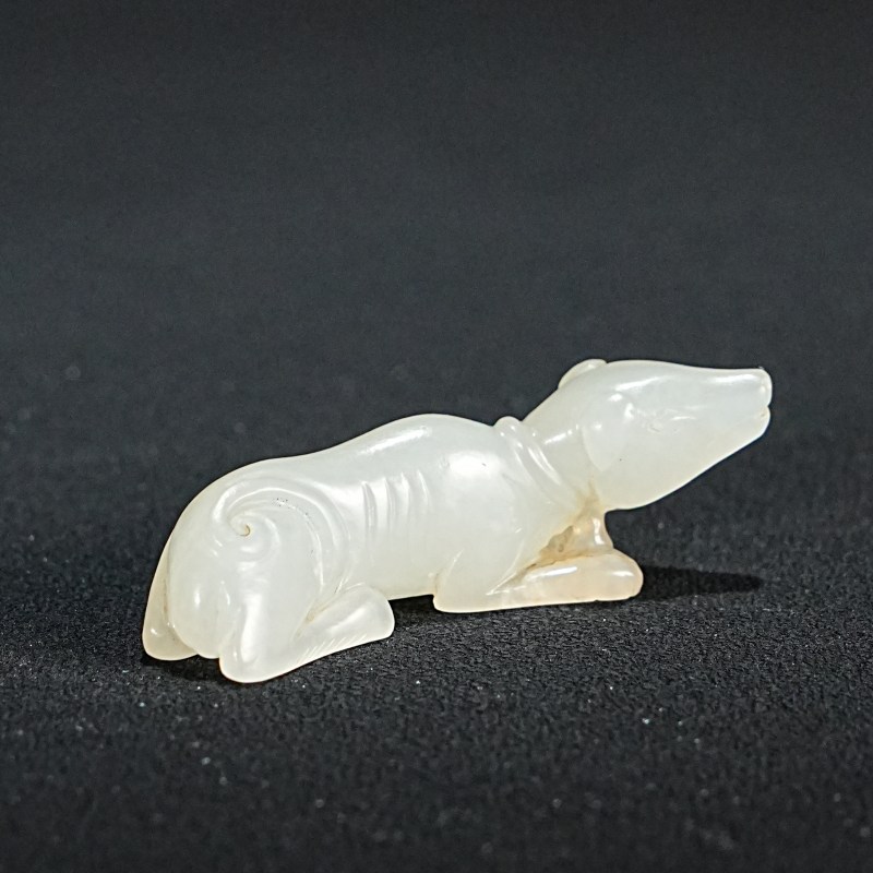 明 白玉狗